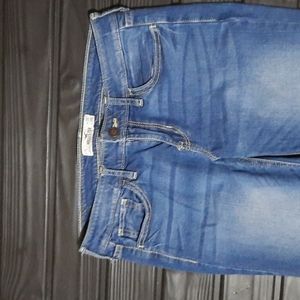 Hollister super skinny stretch jeans blue with faded wash legs. Size 7 long